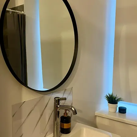 Apartment Stylish In Eveles Street *